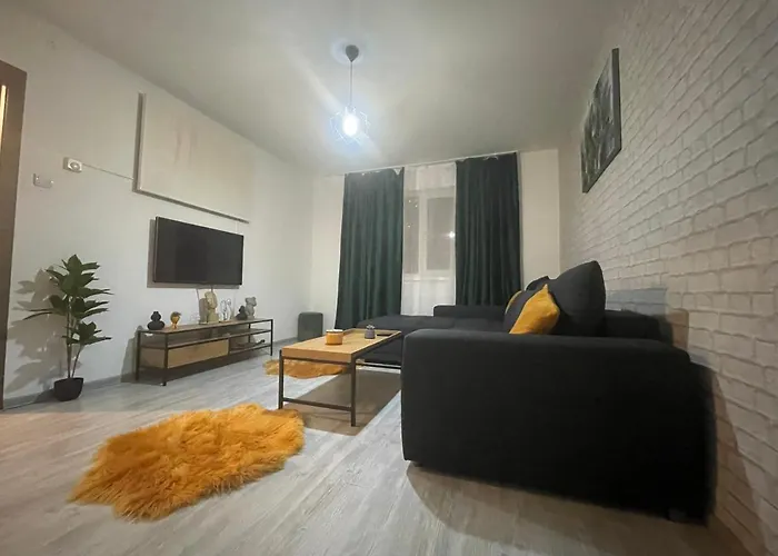 Londof Apartments- New Center