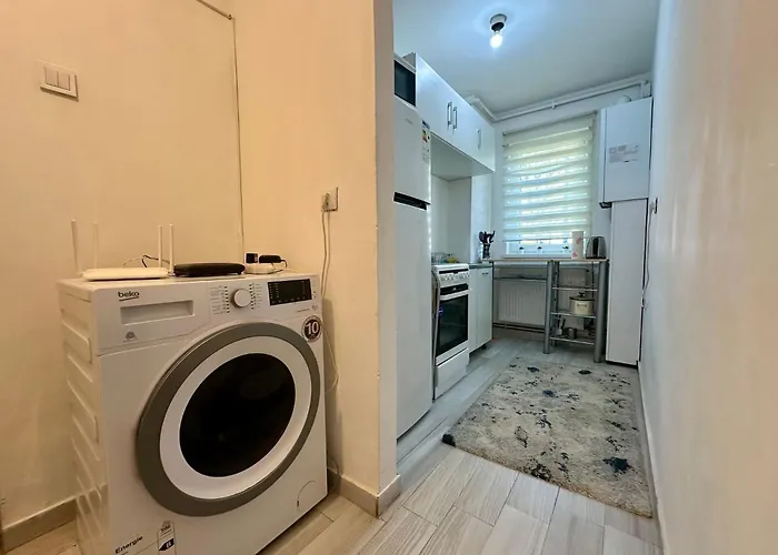 Londof Apartments- New Center