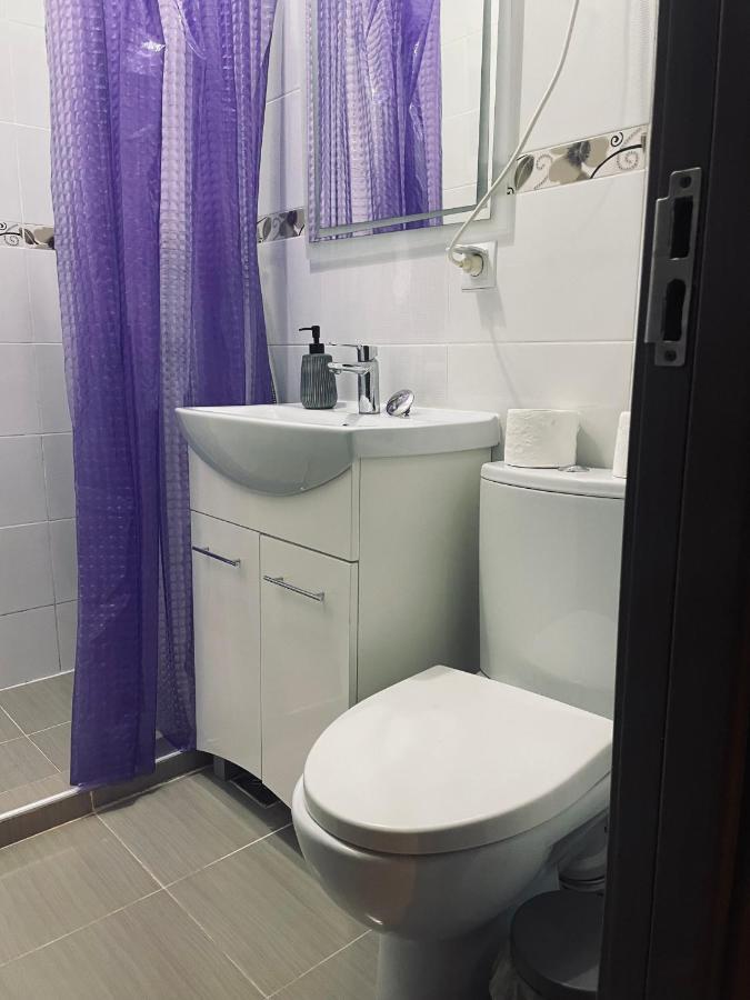 Londof Apartments- New Center Apartment *