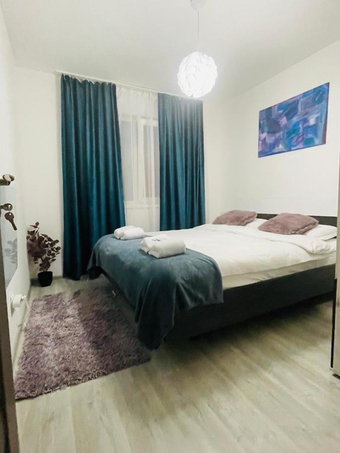 Londof Apartments- New Center Apartment *